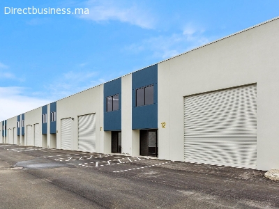 Dépôt 4000 m² bureau 120m parking 3800m2